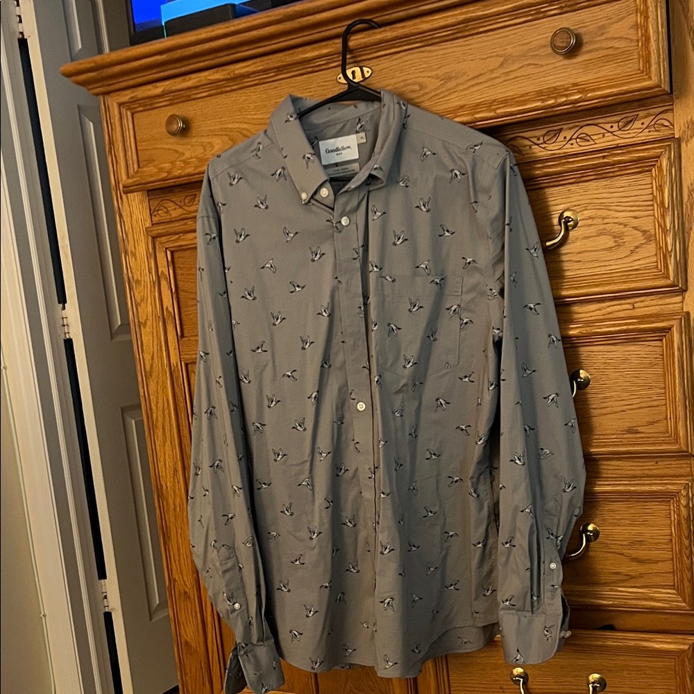 Goodfellow & Co Gray Duck Print Button down Shirt
